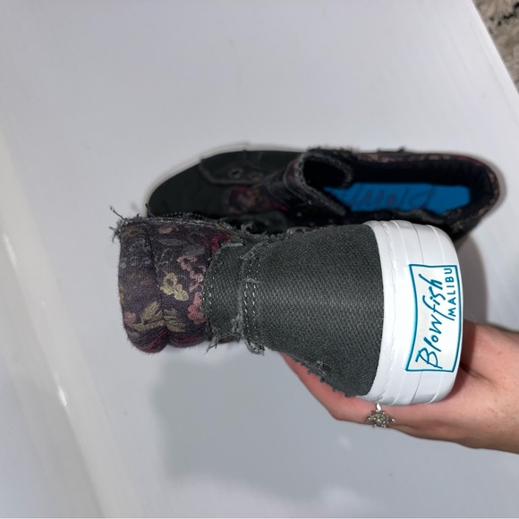 Blowfish Malibu Kailyn Kora High-MidTop Sneakers Black Sun Canvas/ Floral Size 7 - Picture 10 of 10